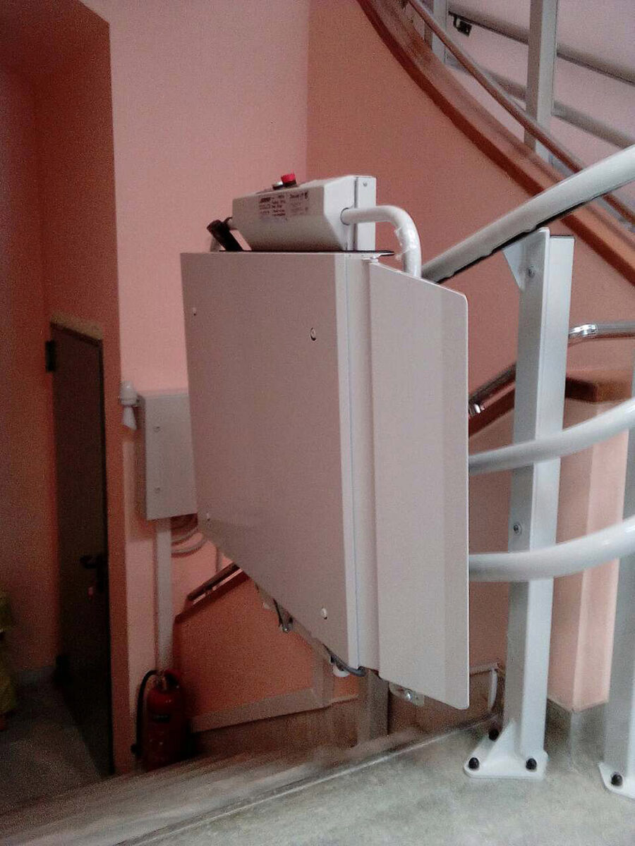 Ανελκυστήρας πλατφόρμας OMEGA στο Κέντρο υγείας Βύρωνα